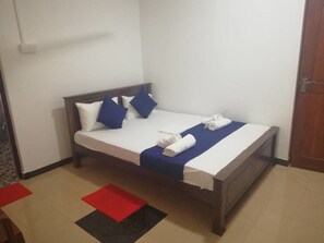 Standard Double Room | Soundproofing, free WiFi - N.L.I. Guest House (Habarana)