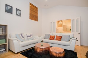 Classic House, 3 Bedrooms | Living area - Windsor Park Spacious & Modern 3 bedrooms House (Auckland)