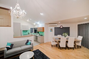 Classic House, 3 Bedrooms | Living area - Windsor Park Spacious & Modern 3 bedrooms House (Auckland)