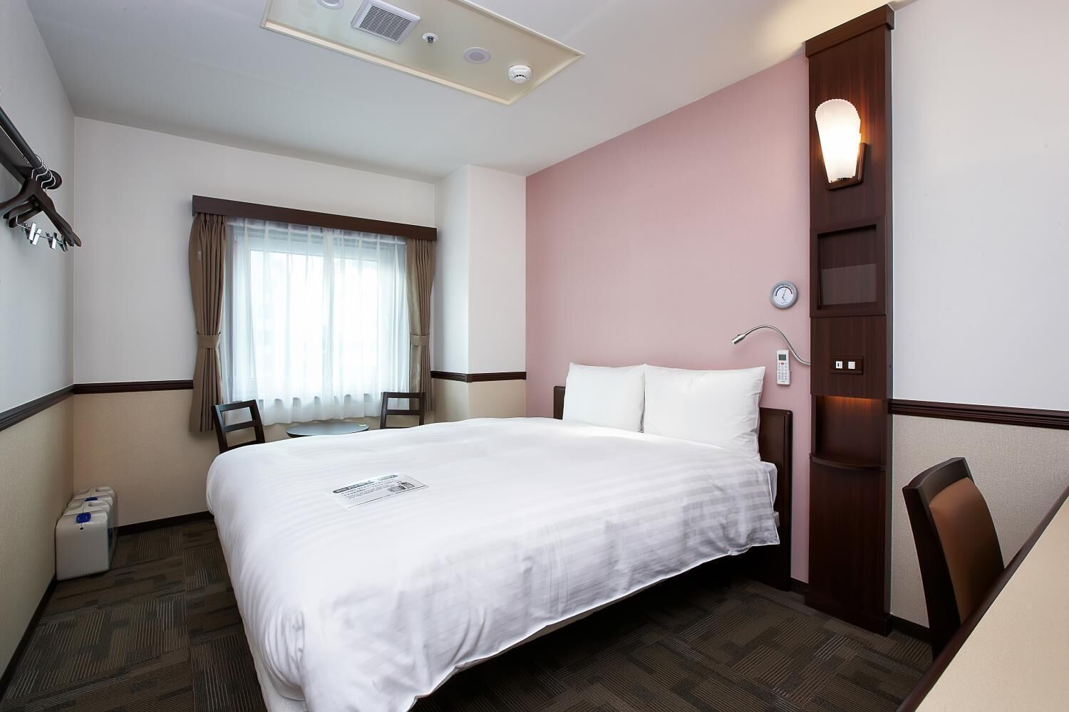 double room, non smoking | in-room safe, desk, iron/ironing board, free wifi
