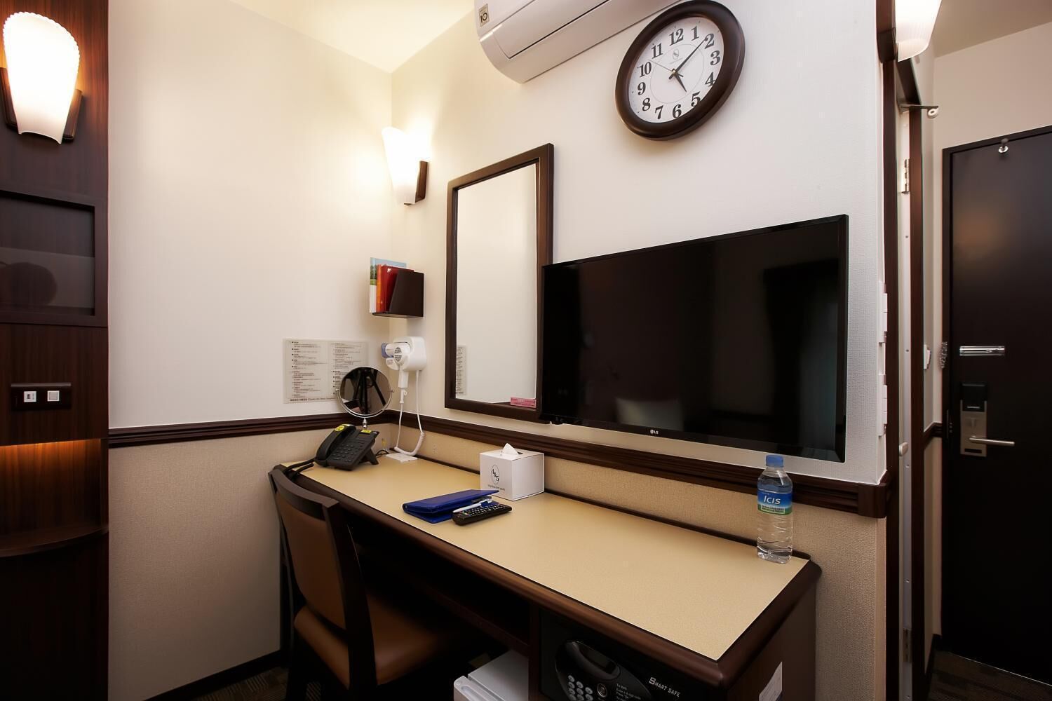 in-room safe, desk, iron/ironing board, free wifi