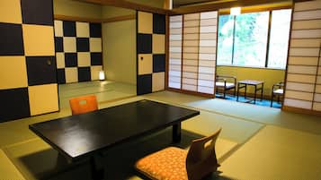 Japanese Style Room For 9 People, Smoking | Down comforters, in-room safe, bed sheets