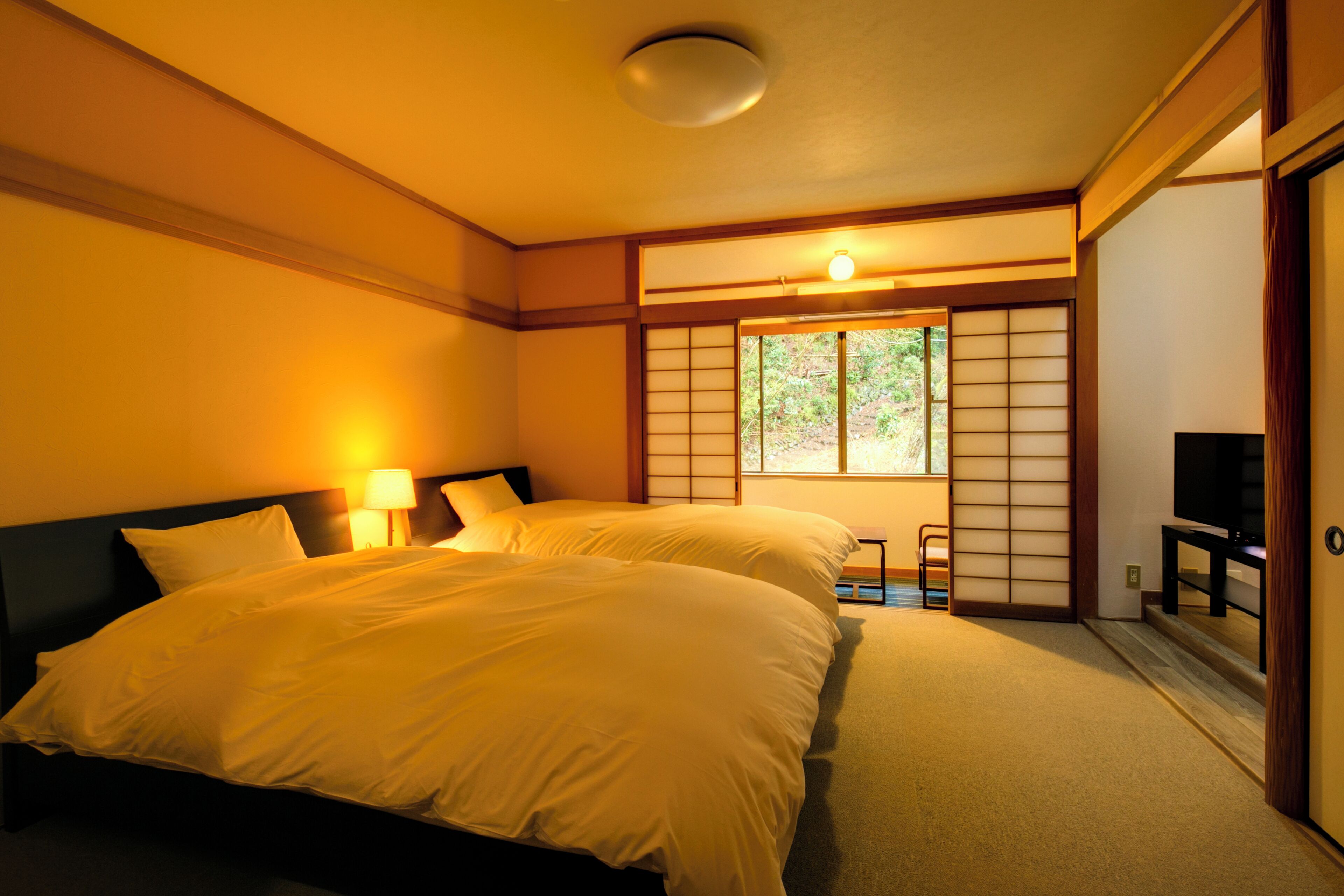 Western Style Twin Room, Non Smoking | In-room safe, bed sheets