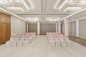 Banquet hall - Country Inn Premier Pacific Mall Road Mussoorie (Dehradun)
