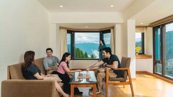 32-inch LED TV with cable channels, TV