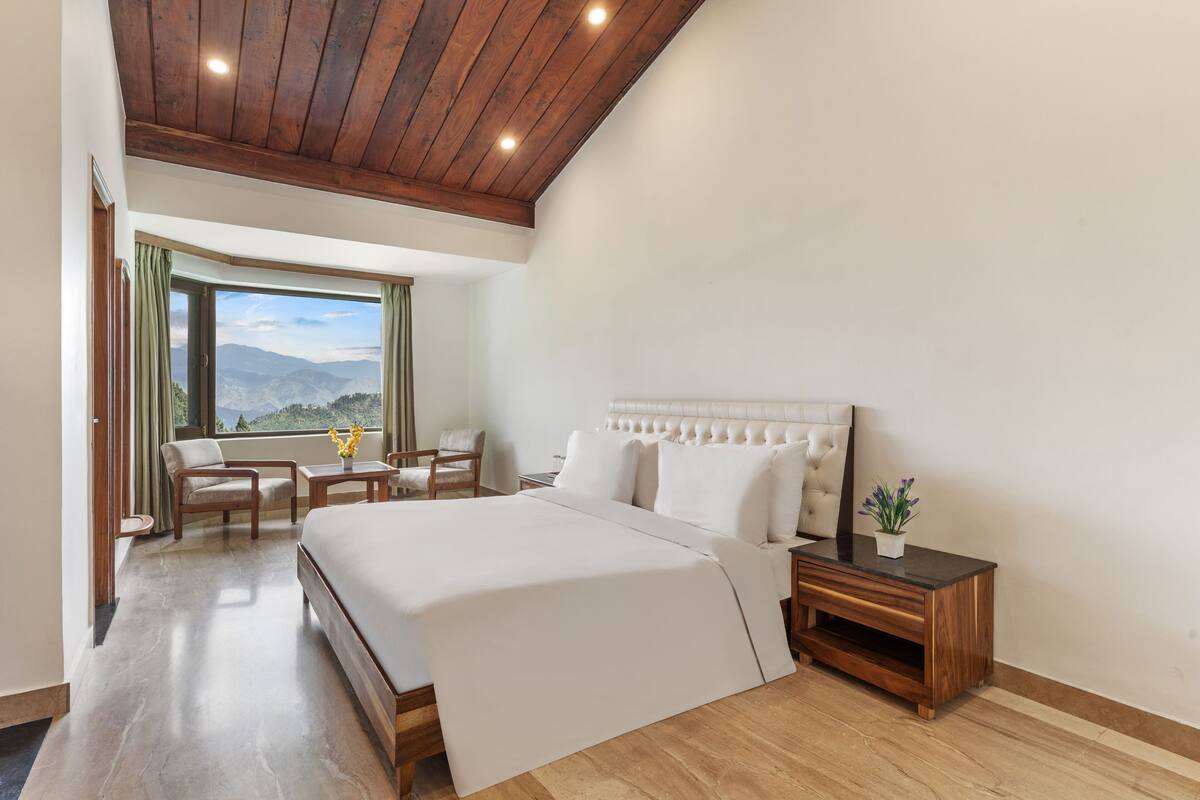 Deluxe Room, 1 Double Bed, Mountain View | Premium bedding, desk, laptop workspace, blackout curtains