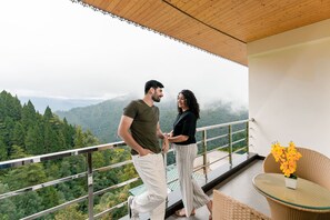 Ylelliset vuodevaatteet, työpöytä