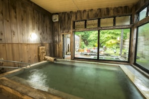 室內 SPA 浴池