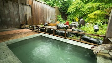 Bathtub spa outdoor