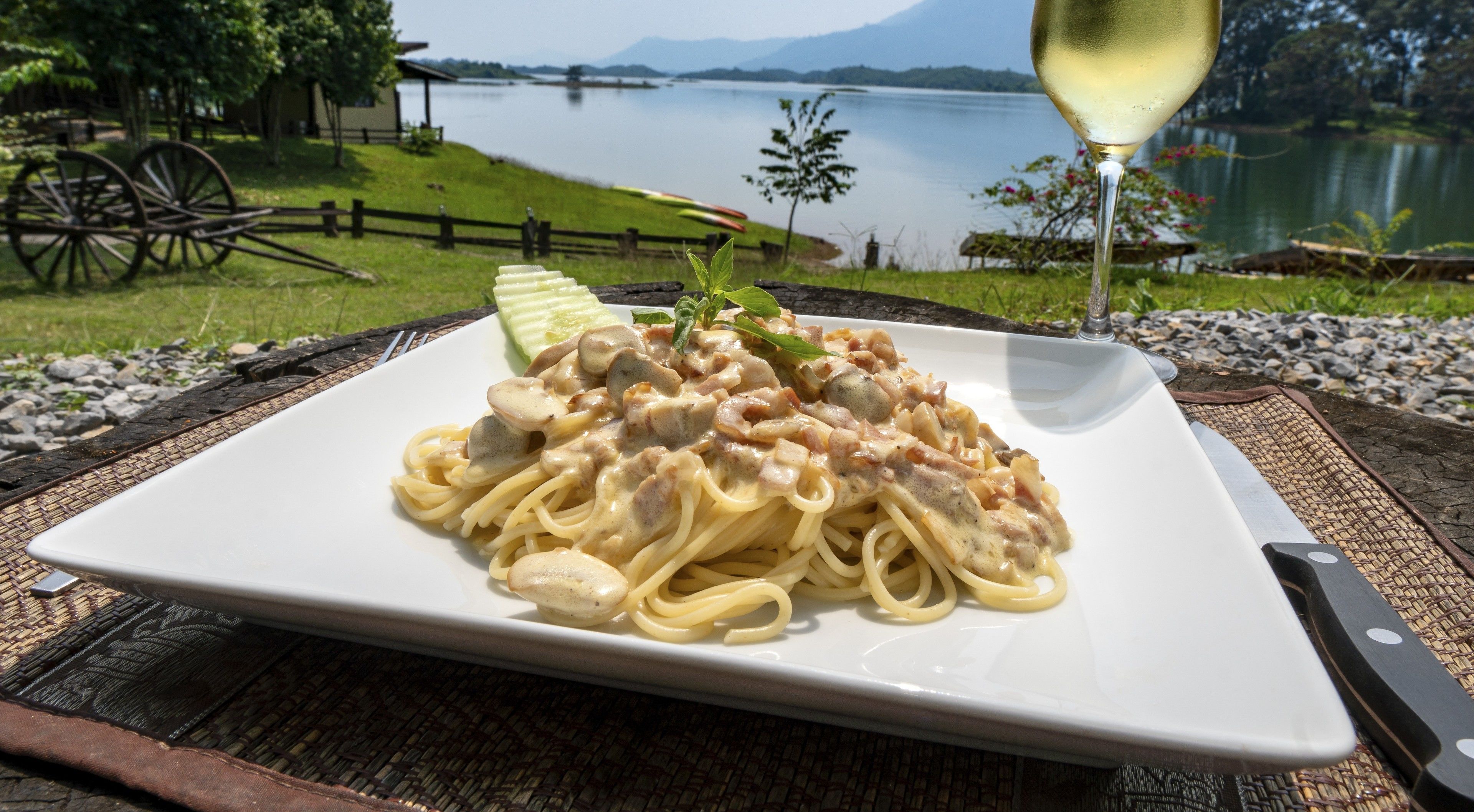 breakfast, lunch, dinner served; local and international cuisine