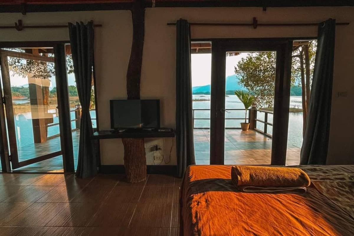 deluxe cabin | rollaway beds, free wifi