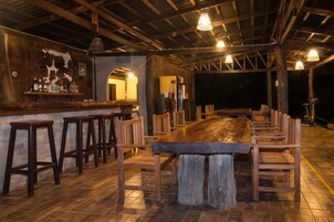 Se sirven desayunos, almuerzos y cenas; cocina local e internacional