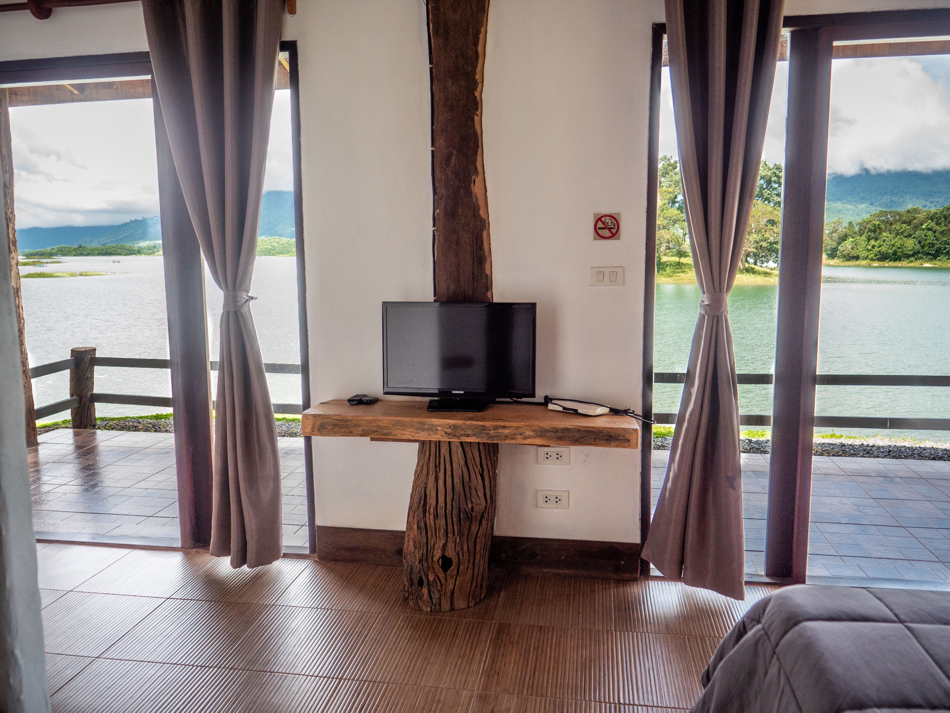 deluxe cabin | rollaway beds, free wifi