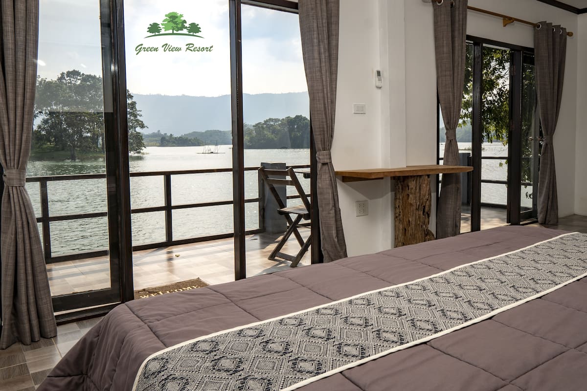 deluxe cabin | rollaway beds, free wifi