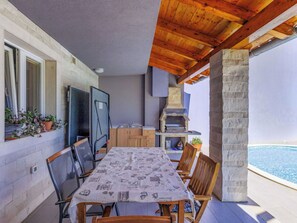 Outdoor dining - Stunning  villa with WIFI, A/C, private pool, TV, terrace, pets allowed and panoramic view (Pazin)