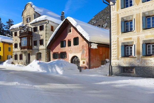 Gebäude, Himmel, Fenster, Schnee, Haus, Einfrieren, Baum, Nachbarschaft, Steigung, Biome