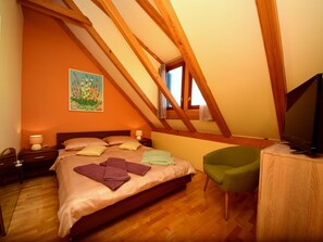 4 bedrooms, travel crib, free WiFi