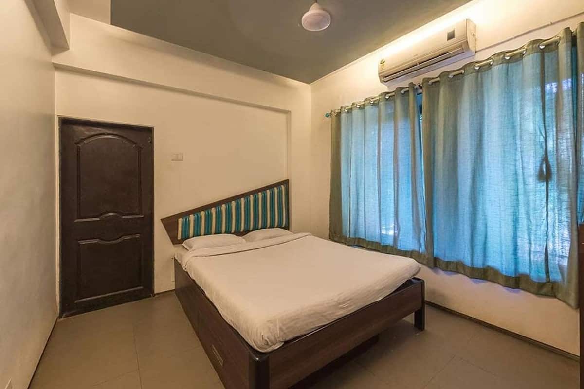 Standard Room | Iron/ironing board