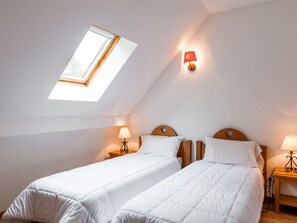 1 bedroom, free WiFi, bed sheets - Lovely apartment for 6 guests with pool, internet, TV, terrace and pets allowed (Vassivière)