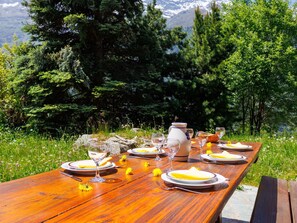 Outdoor dining