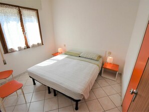 2 quartos, berço de viagem, Wi-Fi de cortesia, roupa de cama