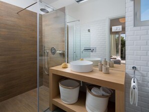 Hair dryer - Stunning private villa with WIFI, A/C, hot tub, private pool, TV, terrace and pets allowed (Umag)