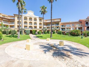 Exterior - Lovely apartment for 6 people with A/C, WIFI, pool, TV, terrace and pets allowed (La Garonnette-plage)