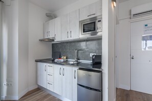 Fridge, microwave, coffee/tea maker, electric kettle