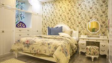 Luxury Apartment, 1 King Bed, Accessible, Non Smoking | 1 bedroom, Egyptian cotton sheets, premium bedding, down comforters