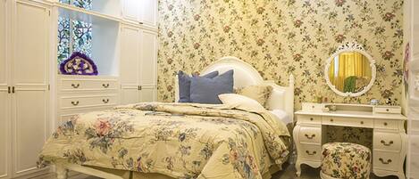 Luxury Apartment, 1 King Bed, Accessible, Non Smoking | 1 bedroom, Egyptian cotton sheets, premium bedding, down duvets