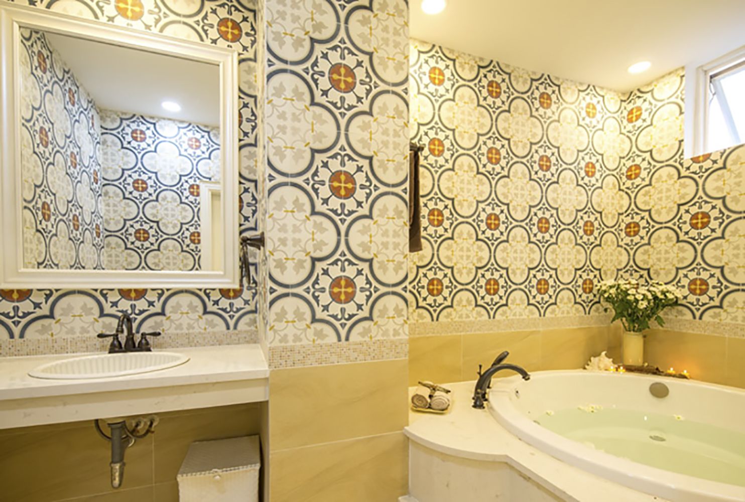 Luxury Apartment, 1 King Bed, Accessible, Non Smoking | Bathroom | Separate tub and shower, jetted tub, rainfall showerhead