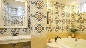 Luxury Apartment, 1 King Bed, Accessible, Non Smoking | Bathroom | Separate tub and shower, jetted tub, rainfall showerhead