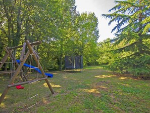 Nature, Tree, Public Space, Grass, Playground, Woody Plant, Land Lot, Plant, Outdoor Play Equipment, Park