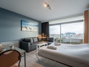 1 bedroom, travel crib, free WiFi - Lovely apartment for 2 people with WIFI, TV, balcony and pets allowed (Bruges)