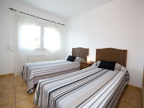3 bedrooms, travel cot, free WiFi