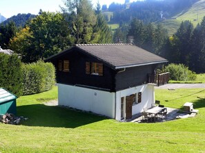 Exterior - Beautiful private villa for 6 guests with WIFI, TV, patio, pets allowed and panoramic view (Moléson)