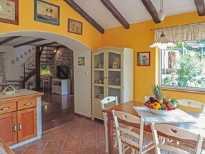 Dining - Beautiful private villa with A/C, hot tub, private pool, WIFI, TV, patio and pets allowed (Rijeka)