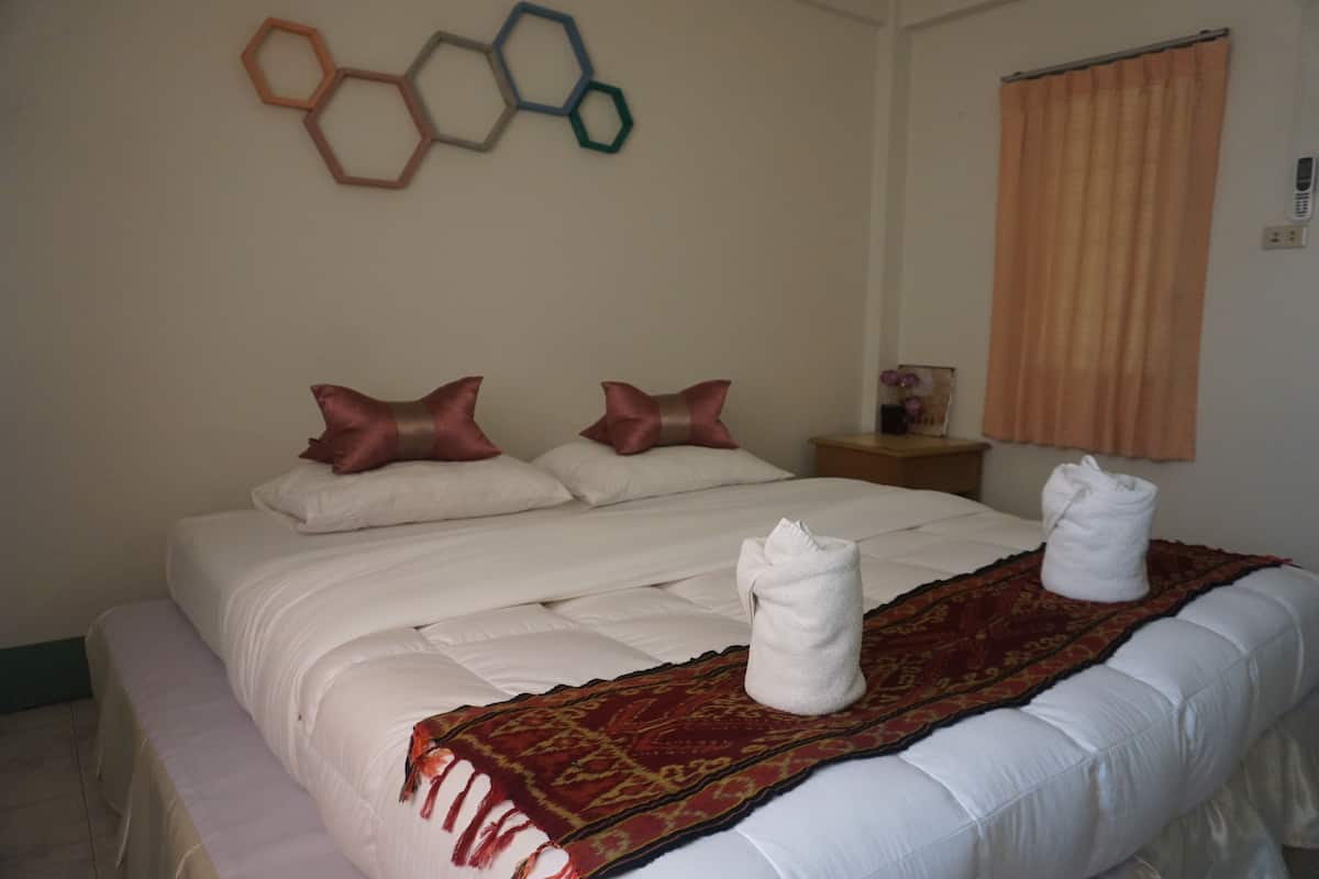 Standard Double Room with Air-con | Truy cập Internet không dây miễn phí 