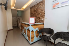 Reception - RedDoorz near Bambang Station (Manila)