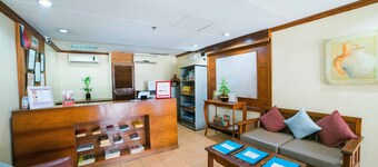 RedDoorz @ Moonwalk Paranaque