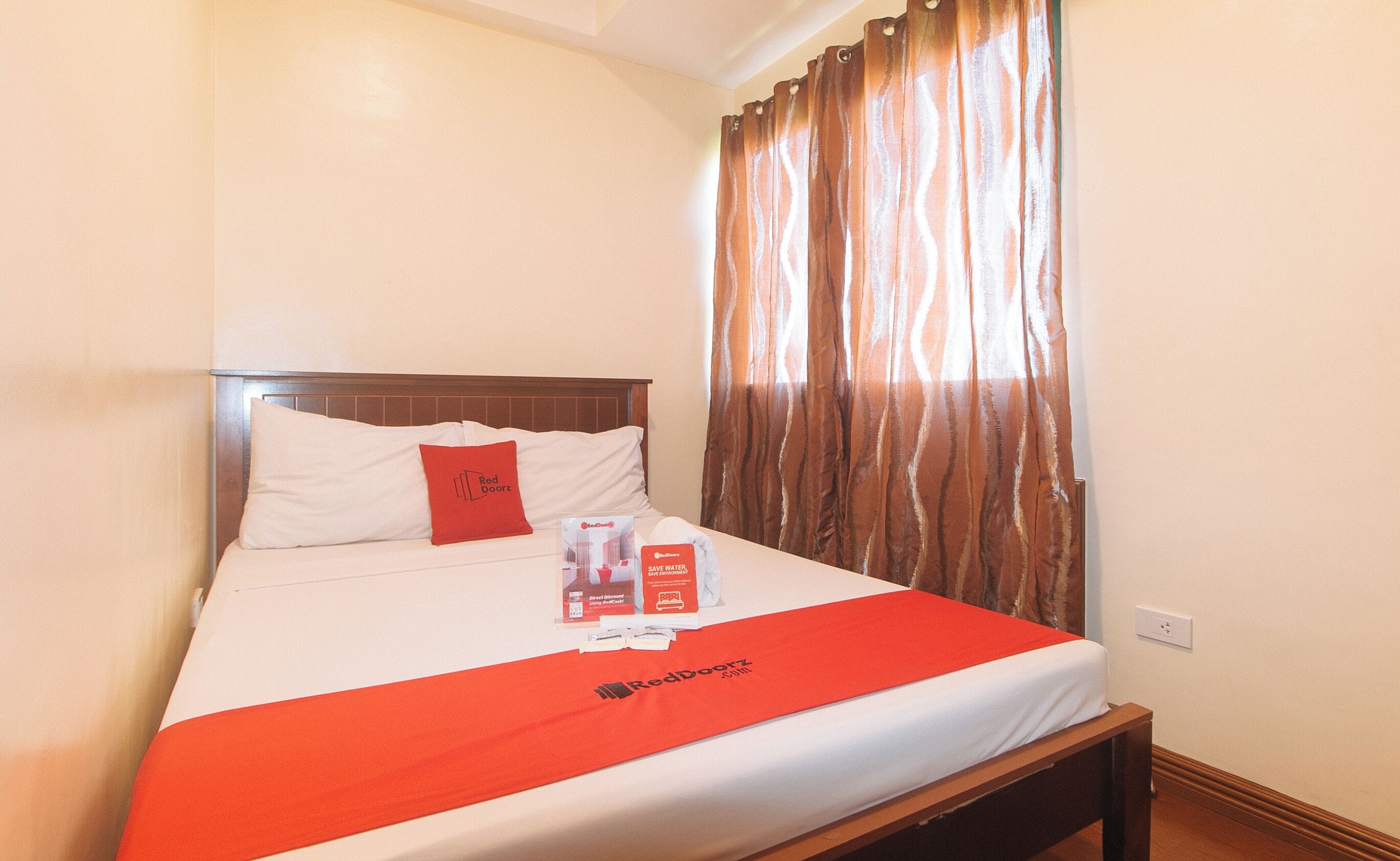 WiFi (free), bed sheets