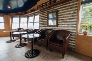 Interior detail - RedDoorz Plus @ The Ridge Tagaytay (Tagaytay)