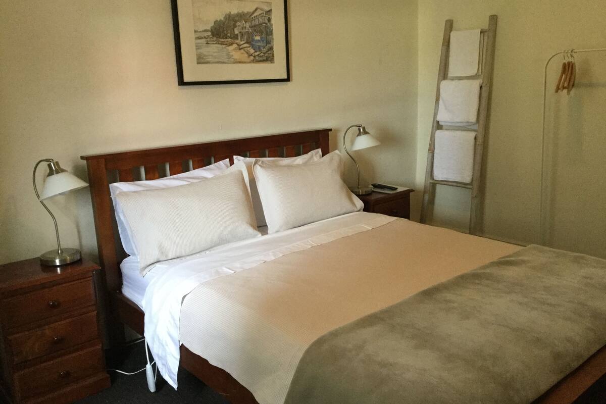 Queen Room (Shared Bathroom) | Iron/ironing board, free WiFi