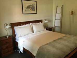 Queen Room (Shared Bathroom) | Iron/ironing board, free WiFi - The Merton Hotel (Rozelle)