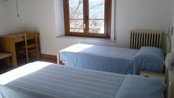 Camera con letto matrimoniale o 2 letti singoli, 2 letti singoli, non fumatori | Wi-Fi gratuito