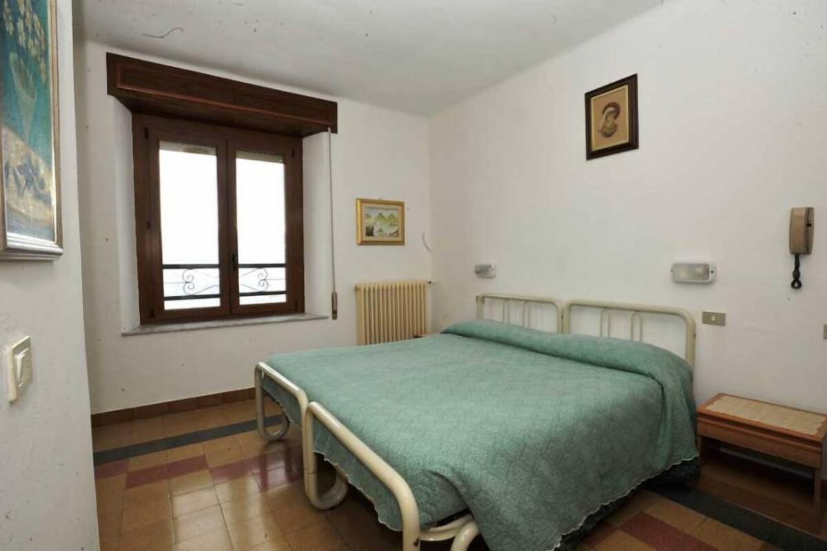 Double Room, 1 Queen Bed, Non Smoking | WiFi (free)