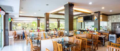 Breakfast, lunch, dinner served; local cuisine