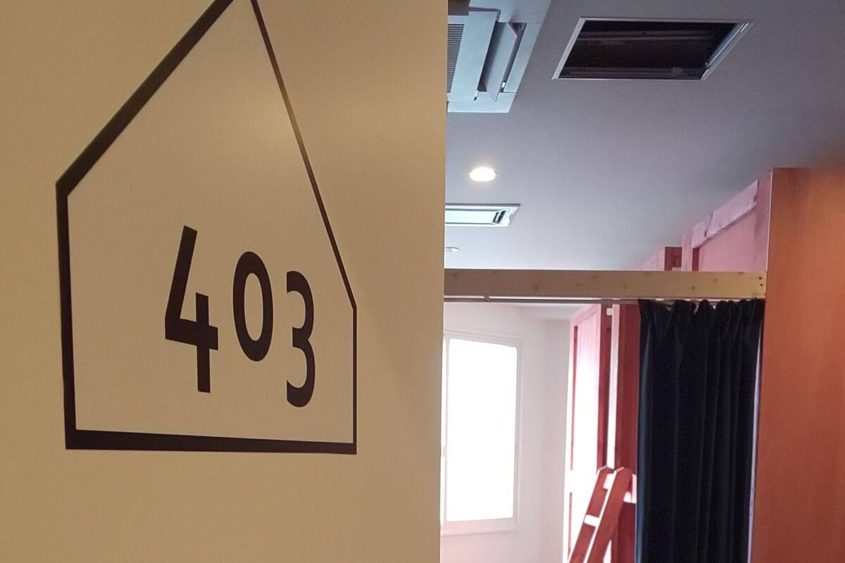 A room with a door labeled '403' and a blue carpet.
