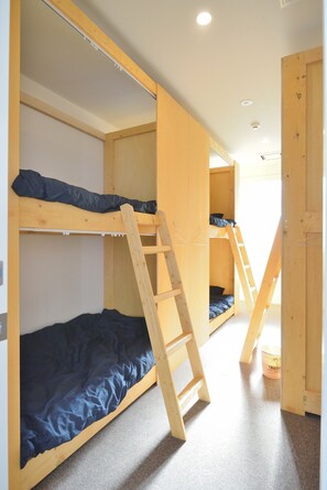 Family Room (for 6 Guests) | Blackout drapes, WiFi (free) - Otaru YaDo - Hostel (Otaru)