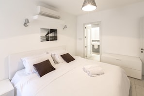 City Apartment, 2 Bedrooms (4053. Bayview)
